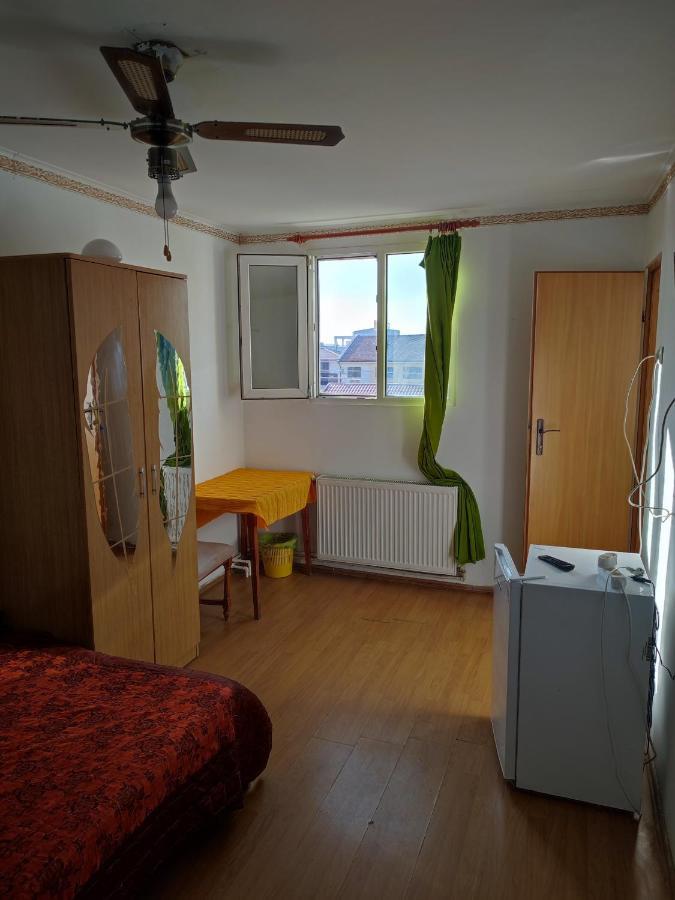 Hostel Emy Camere Cu Baie Proprie Aproape De Plaja 3 Papuci Констанца Экстерьер фото